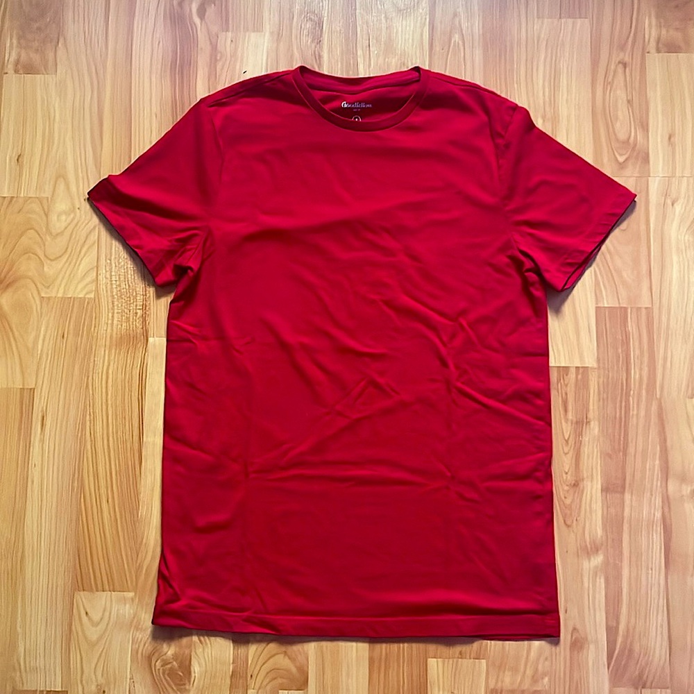 Red Goodfellow & Co tee shirt